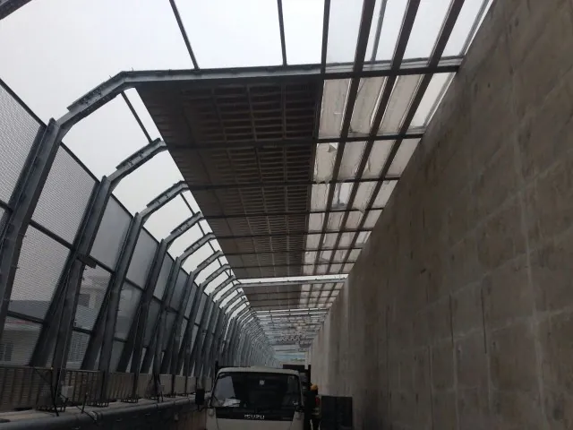 Polycarbonate noise barrier along a road