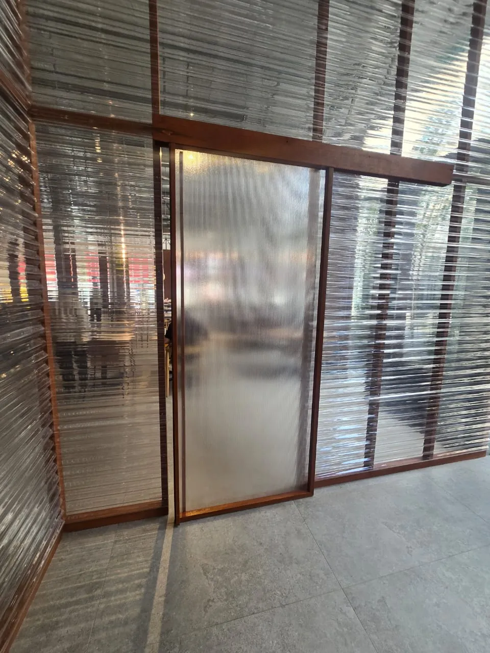 Hollow polycarbonate office partition