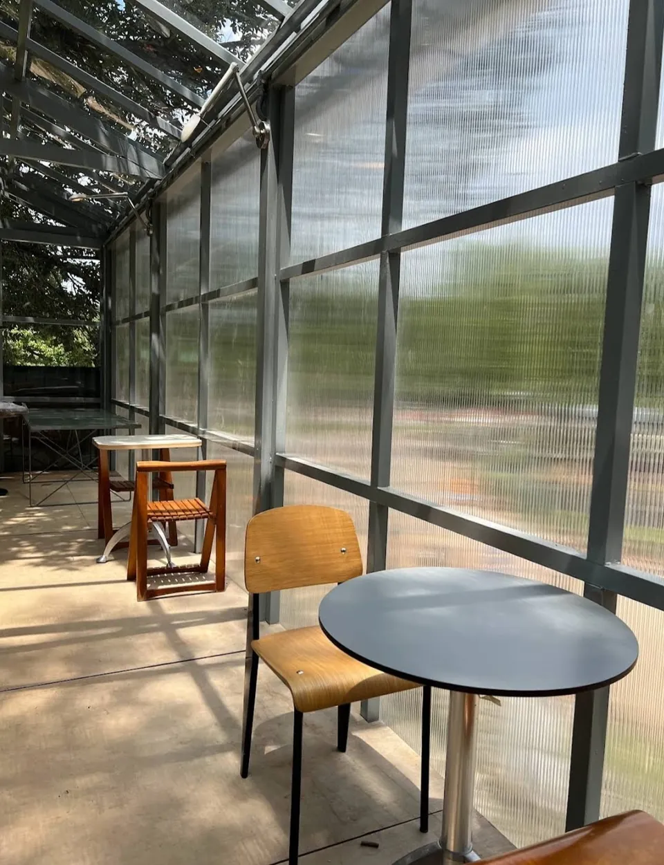 Cafe walled with hollow polycarbonate