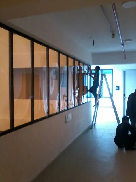 Polycarbonate partition being fitted in a corridor